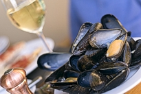 mussels and wine